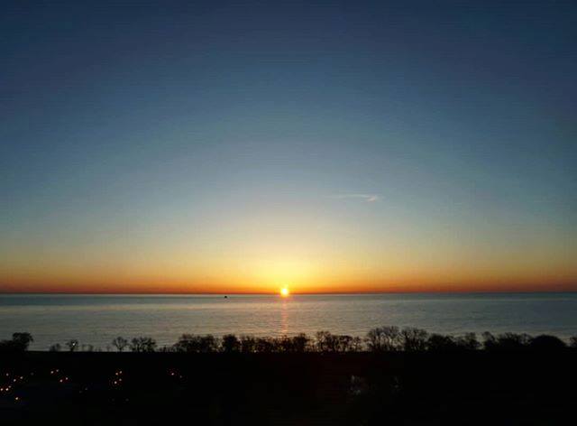 Photo of Wschód słońca nad Michigan Lake  #chicag…