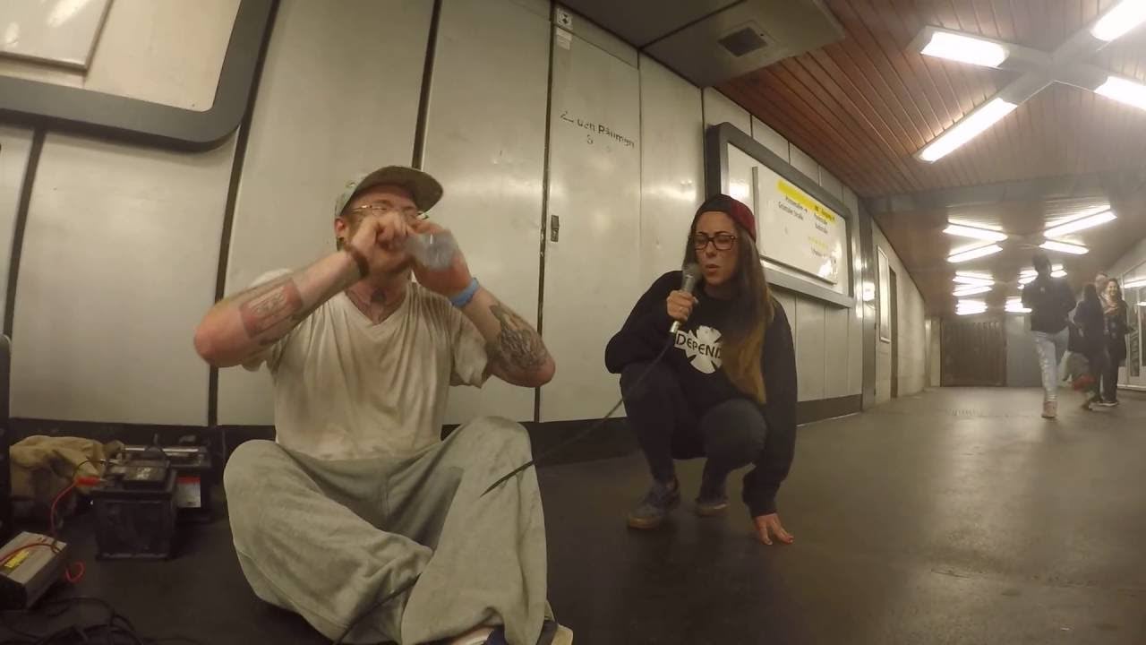 Photo of Girl joins rapper in the subway for an impromptu jam session (INFIDELIX ft. EllandM)
