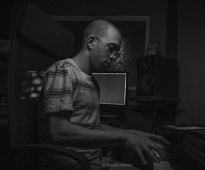 Photo of JA PRZY PIANINIE UDAJE,ŻE NIBY GRAM 

A …