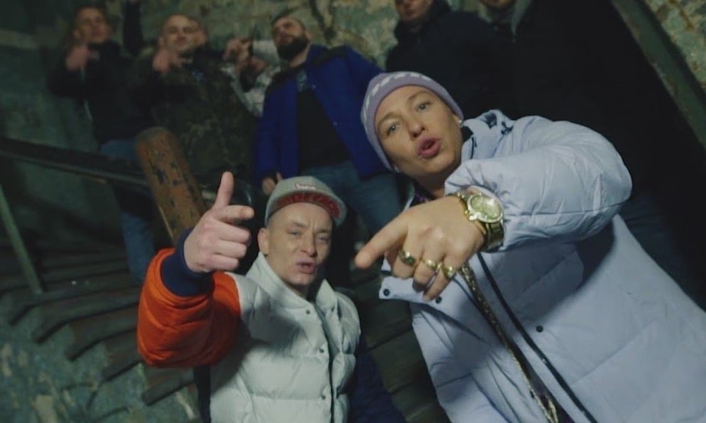 Photo of Rena ft. Kondziu WAP – „Woop Woop” – teledysk | GlamRap.pl