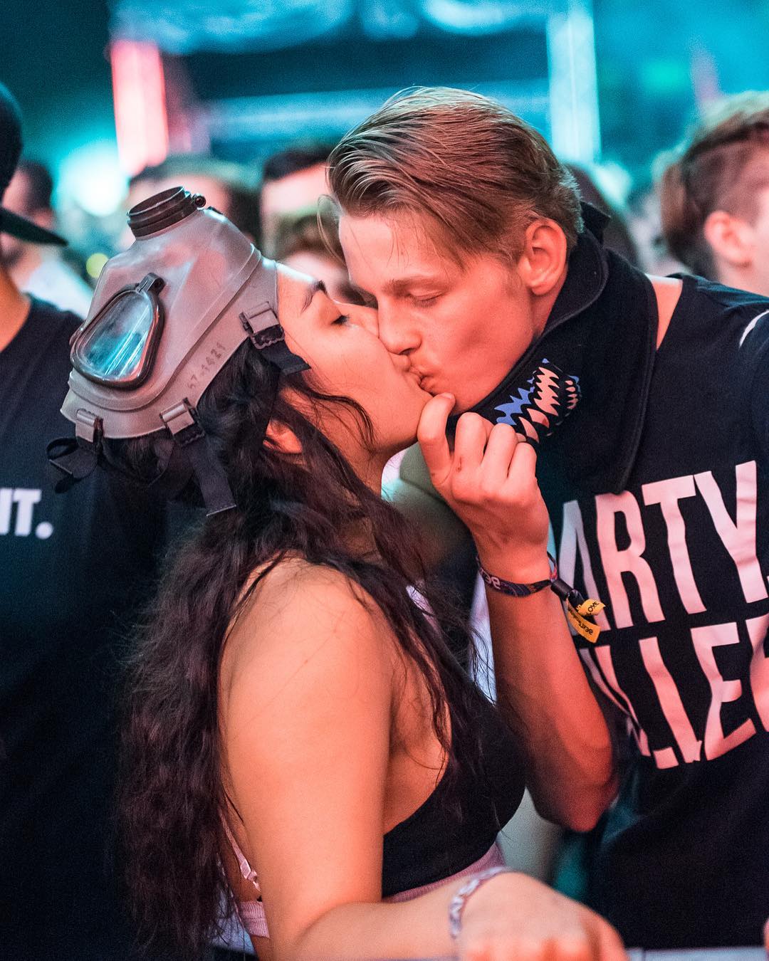 Photo of Podle tradice polibek pod rozkvetlou tře…