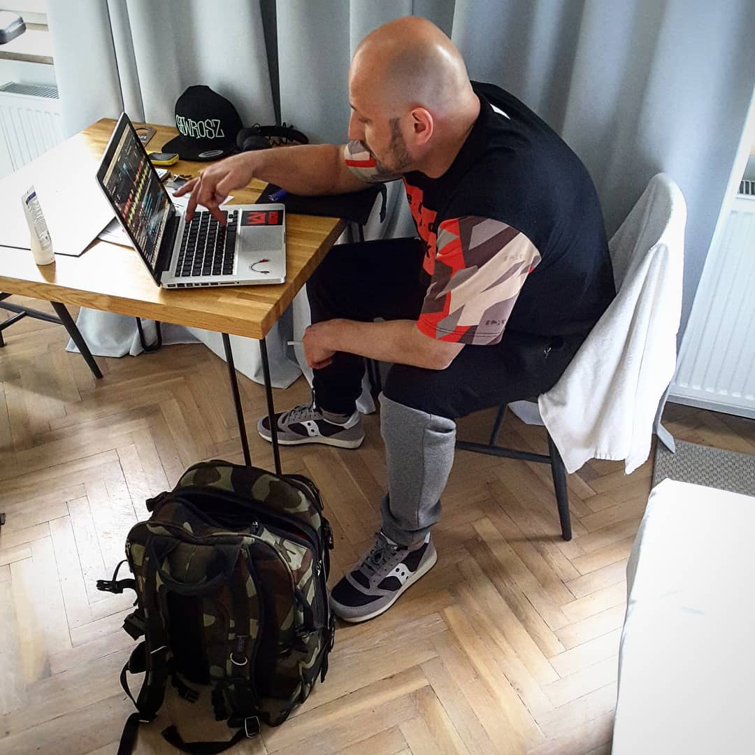 Photo of SIEMA WWA!!! DJ Kostek wychachmęca track…