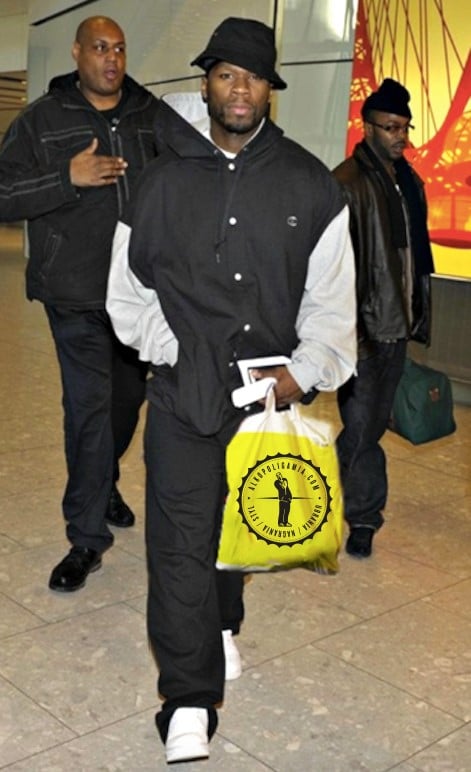 Photo of 50 Cent świeżo po zakupach w sklepie Alk…