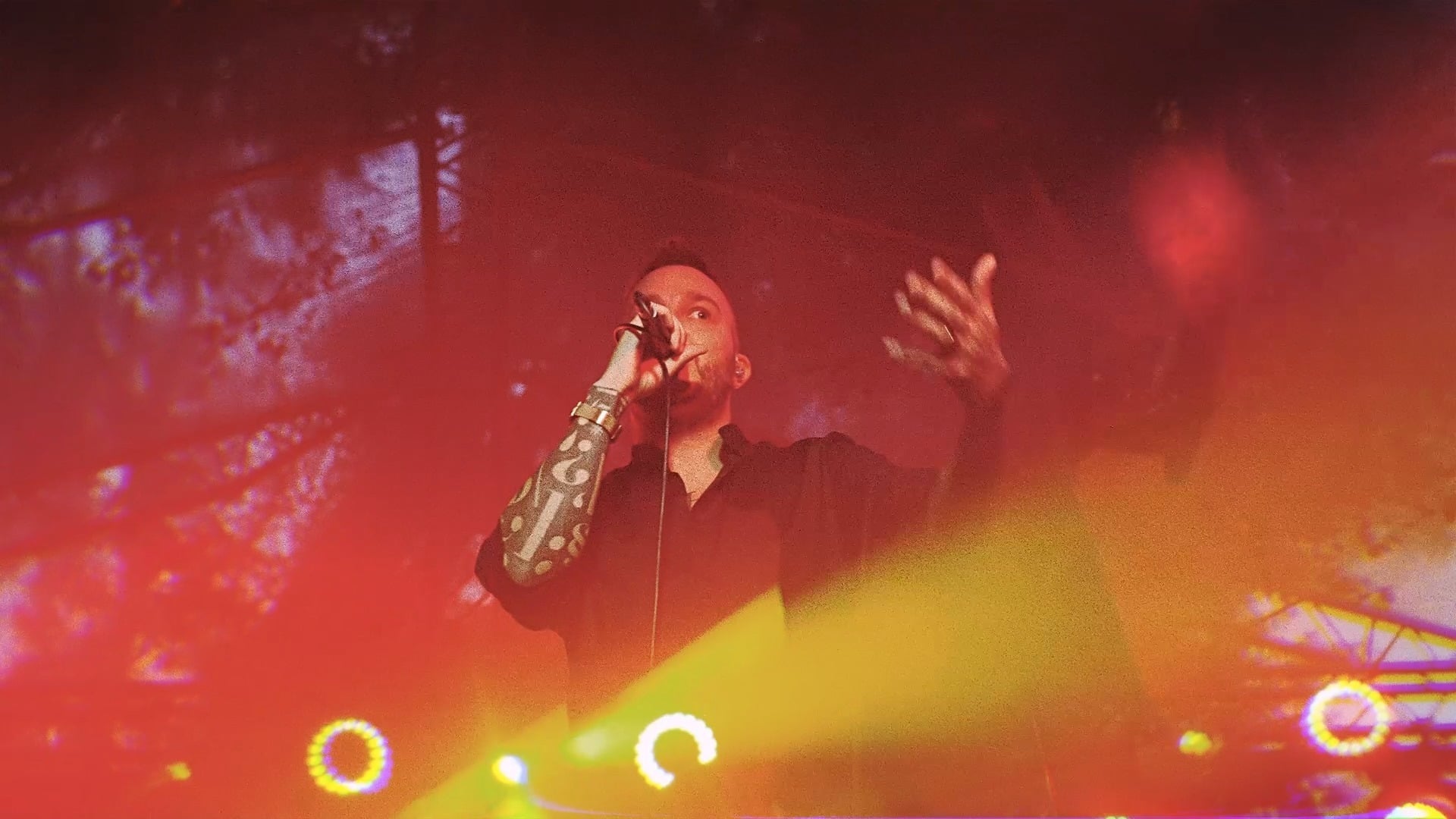 Photo of Obejrzyj (zespół) Ten Typ Mes – film koncertowy