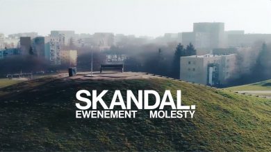 Photo of Skandal. Ewenement Molesty / zwiastun