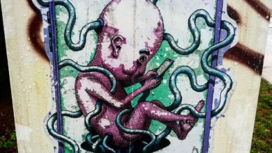 Photo of „Trzymali w rękach małe płaskie przedmio…