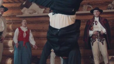 Photo of Alex razem z ekipą w górach 
 Lektor: Bi…