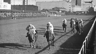 Photo of Szampan, kapelusze i konie – wzorowana n…