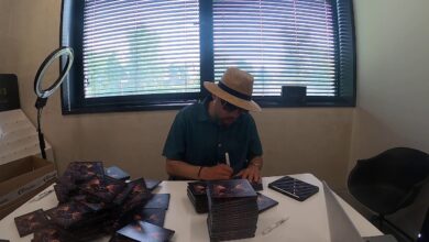 Photo of Dziadzior podpisuje płyty UCIECZKA Z KINA WOLNOŚĆ